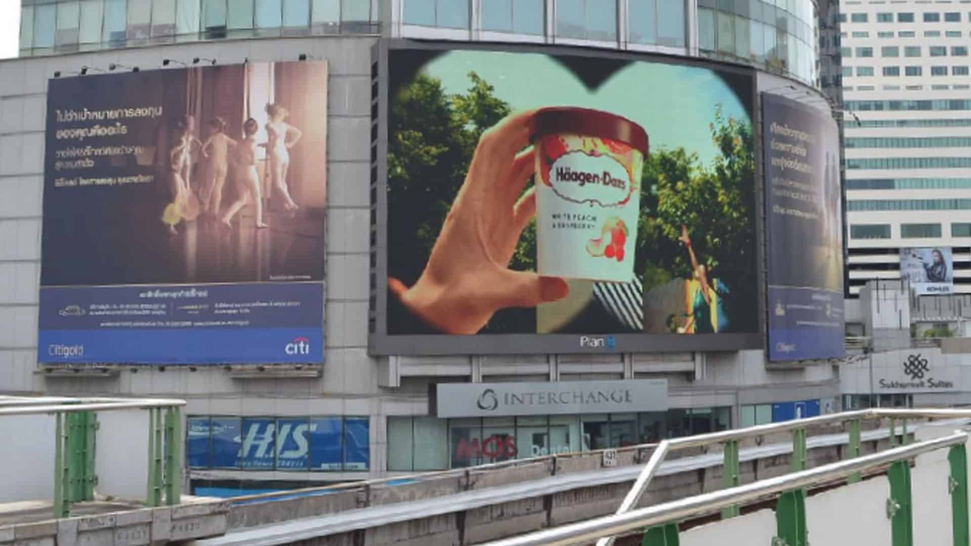 ป้ายโฆษณา led พาร์ค พารากอน